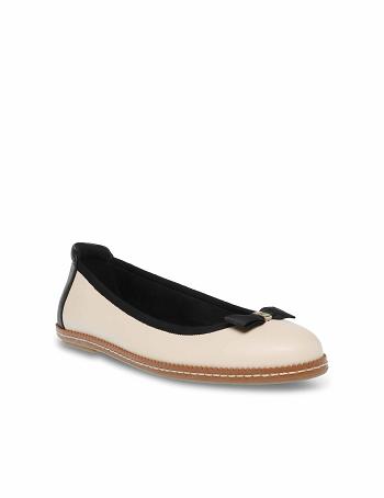 Anne Klein Ember Flats White / Black | EAUHC27398